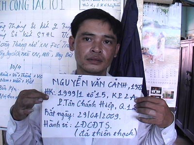 Băng nhóm lừa đảo bán “thiên thạch” lấy 10 tỉ đồng sa lưới
