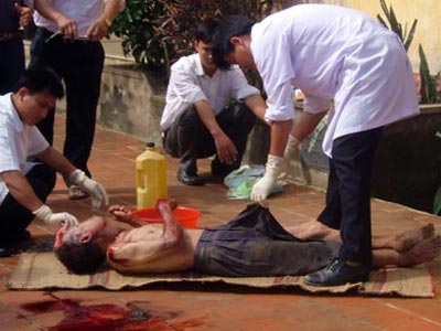 Cắt cổ bảo vệ trường học để cướp của