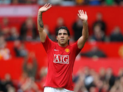 Tevez gán tội cho ông thầy Ferguson