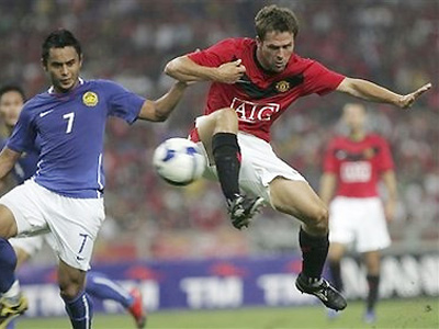 Michael Owen tiếp tục ghi bàn