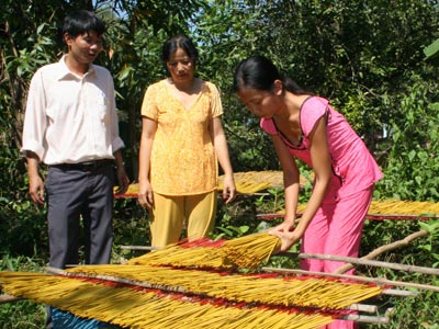 Đồng hành với những cảnh đời khốn khó