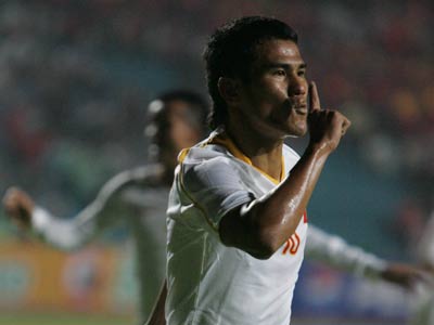 Bóng đá nam, nữ VN đại thắng Malaysia!