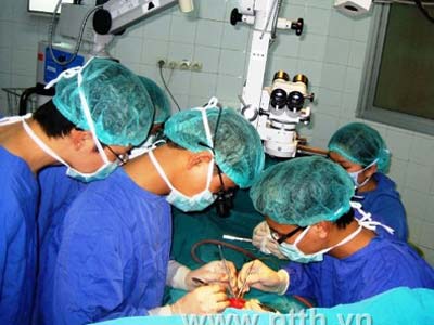 Ghen bóng gió, vợ cắt đứt 'của quý' của chồng