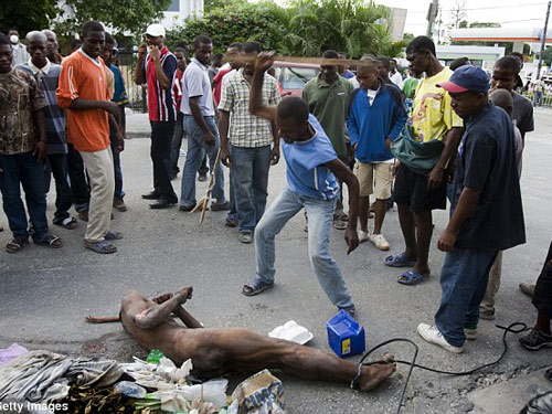 Máu nhuộm đường phố Haiti