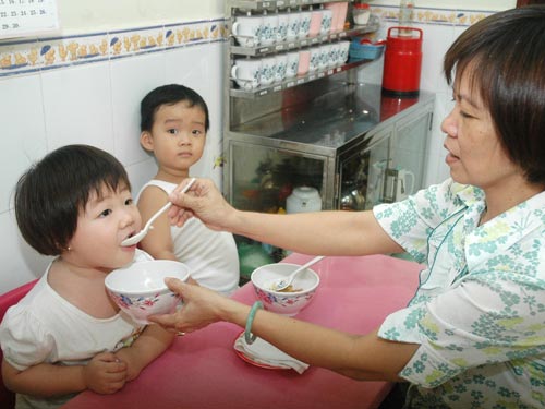 Vì đâu con trẻ chán ăn?