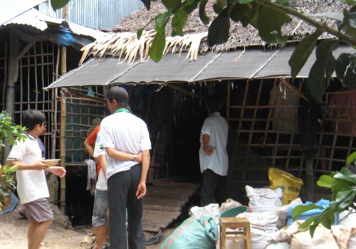 Chữa bệnh “sặc mùi”... mê tín