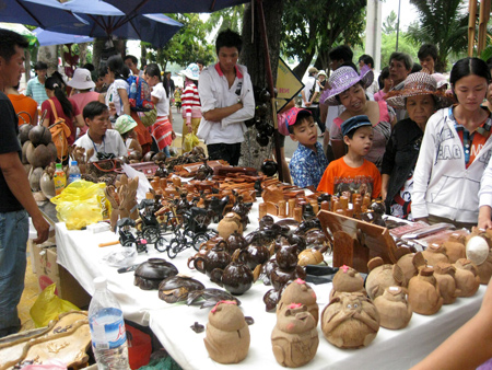 Đi chợ phiên cuối tuần