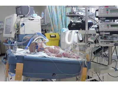 Anh: Bé 16 tuần tuổi bị “đóng băng” 4 ngày