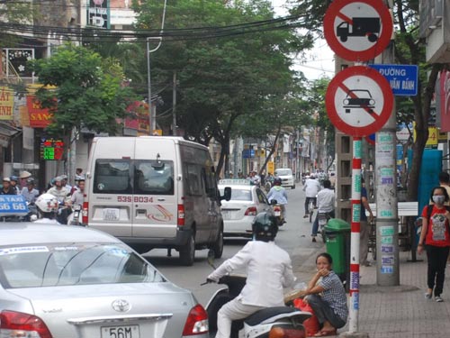 Vẫn vô tư... vi phạm!
