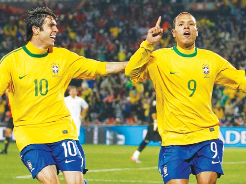 Brazil đè bẹp Chile