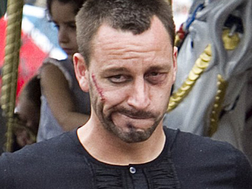 Buồn World Cup, Terry làm… cướp biển