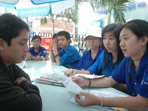 Hồi hộp chờ thí sinh