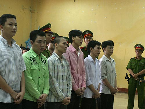 Tránh lối sống ích kỷ, “bầy đàn”
