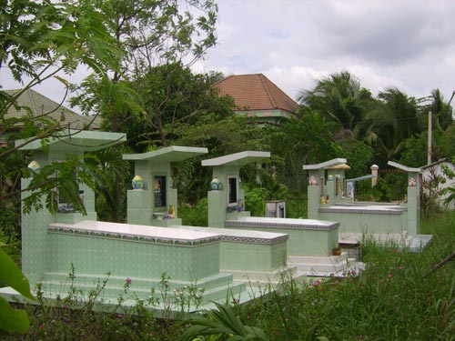 Xây mộ trong khu dân cư