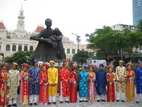 Rộn ràng đám cưới công nhân