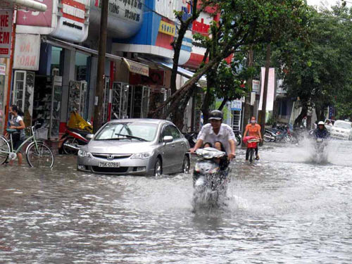 Lũ lại uy hiếp miền Trung
