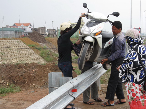 Dịch vụ 'lạ đời' trên đại lộ hiện đại nhất Việt Nam