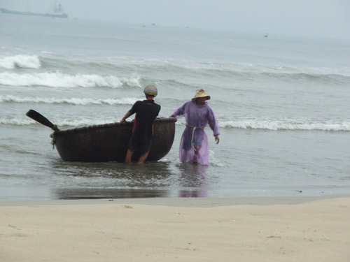 Miền Trung đói khát, phập phồng đón bão