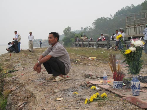 Mỏi mòn bên sông Lam