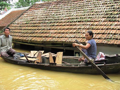 Thủy điện làm lũ thêm hung hãn