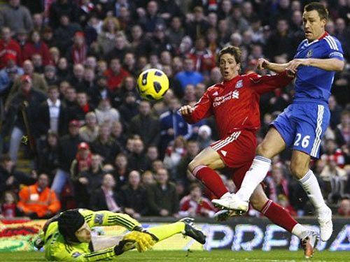Torres lập đại công, Liverpool “nhấn chìm” Chelsea