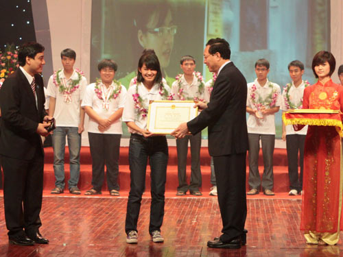 Khen thưởng học sinh đoạt giải Olympic quốc tế và khu vực