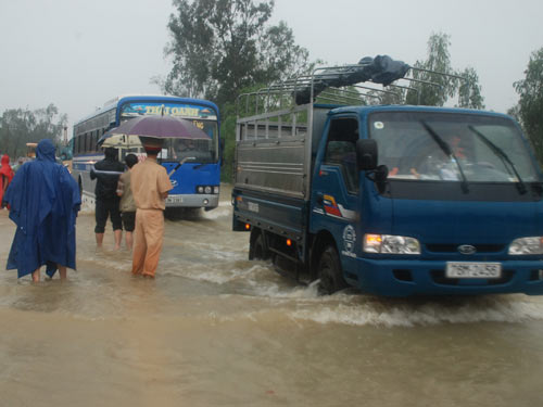 Lũ tiếp tục lên
