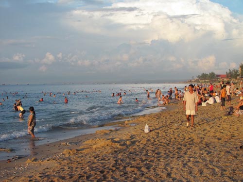 Bức tử môi trường biển: Xé nát bờ biển