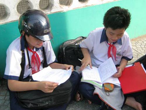 Học sinh “chạy việt dã” ôn thi học kỳ