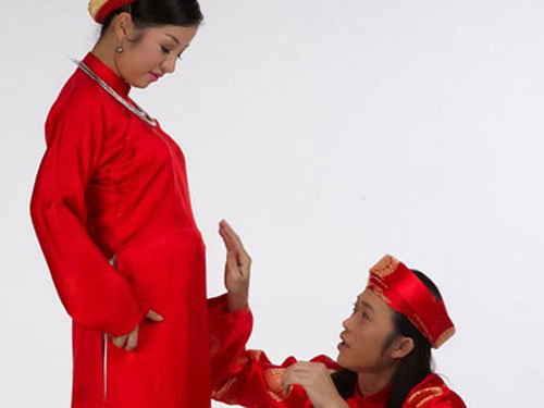 Thúy Nga hoãn liveshow vì có bầu