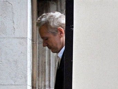 Julian Assange giành được quyền tại ngoại