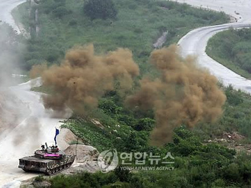 Hàn Quốc tập trận cực lớn gần biên giới Triều Tiên