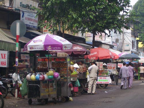 Hàng rong lại vây BV Chợ Rẫy