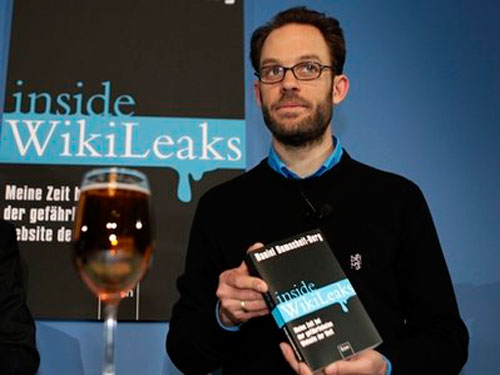 “Bên trong WikiLeaks” - món ăn khó nuốt cho Assange