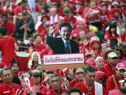 Thaksin "giật dây" từ nước ngoài