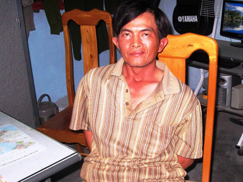 Tài xế cạnh tranh bằng chiêu… ném đá