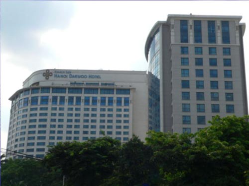 Bệnh nặng, một phụ nữ nhảy lầu tự tử