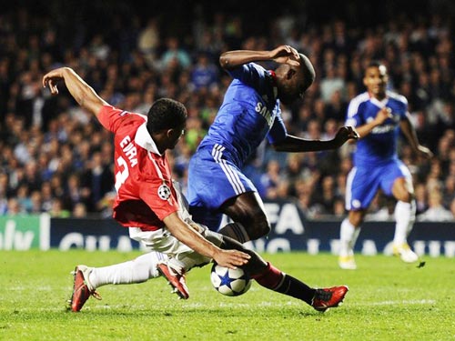 Sir Alex thừa nhận MU gặp may