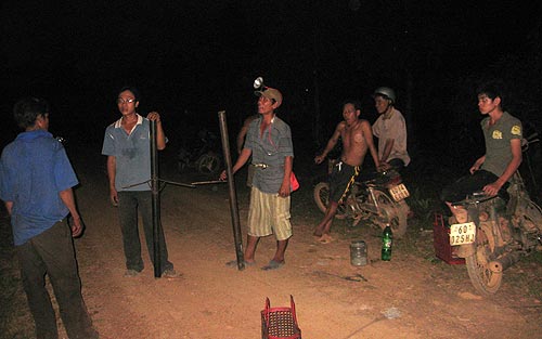 Làng... chạy voi