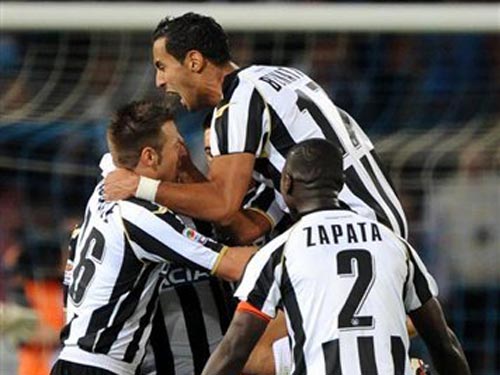 Bại trận, Napoli “dâng” scudetto cho AC Milan