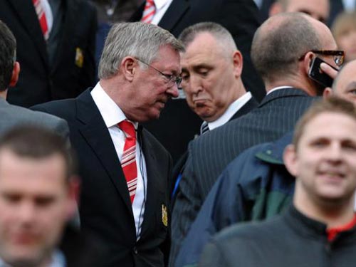 Sir Alex tố trọng tài “cướp” penalty của M.U