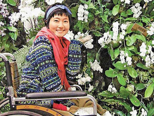 Selina bắt đầu xuất hiện bên ngoài