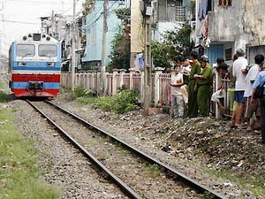 Không đèn cảnh báo, 2 học sinh chết thảm trên đường tàu