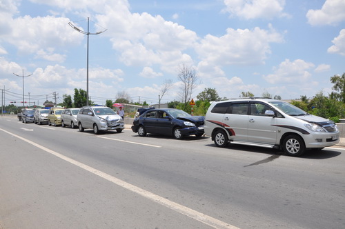 Né gờ dốc, 7 ôtô tông nhau liên hoàn