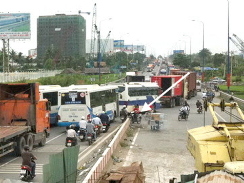 TPHCM: Cầu Suối Cái ì ạch, XLHN ùn ứ