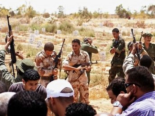 Phe nổi dậy Libya bị quân Chính phủ lừa bắn