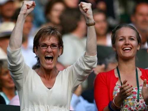Andy Murray khổ tâm vì mẹ
