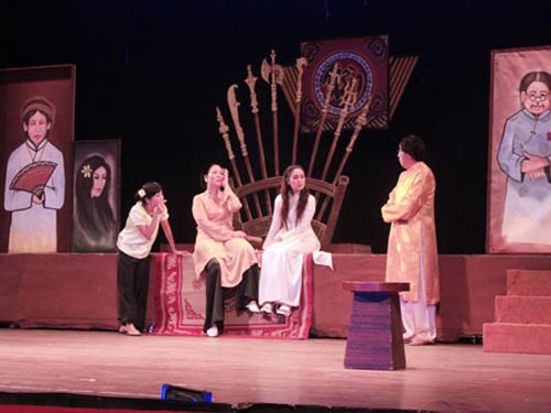 Sống chết theo sân khấu