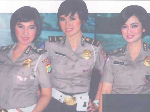 Nữ cảnh sát duyên dáng