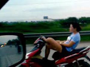 Phạt “nữ quái xế” hơn 7 triệu đồng